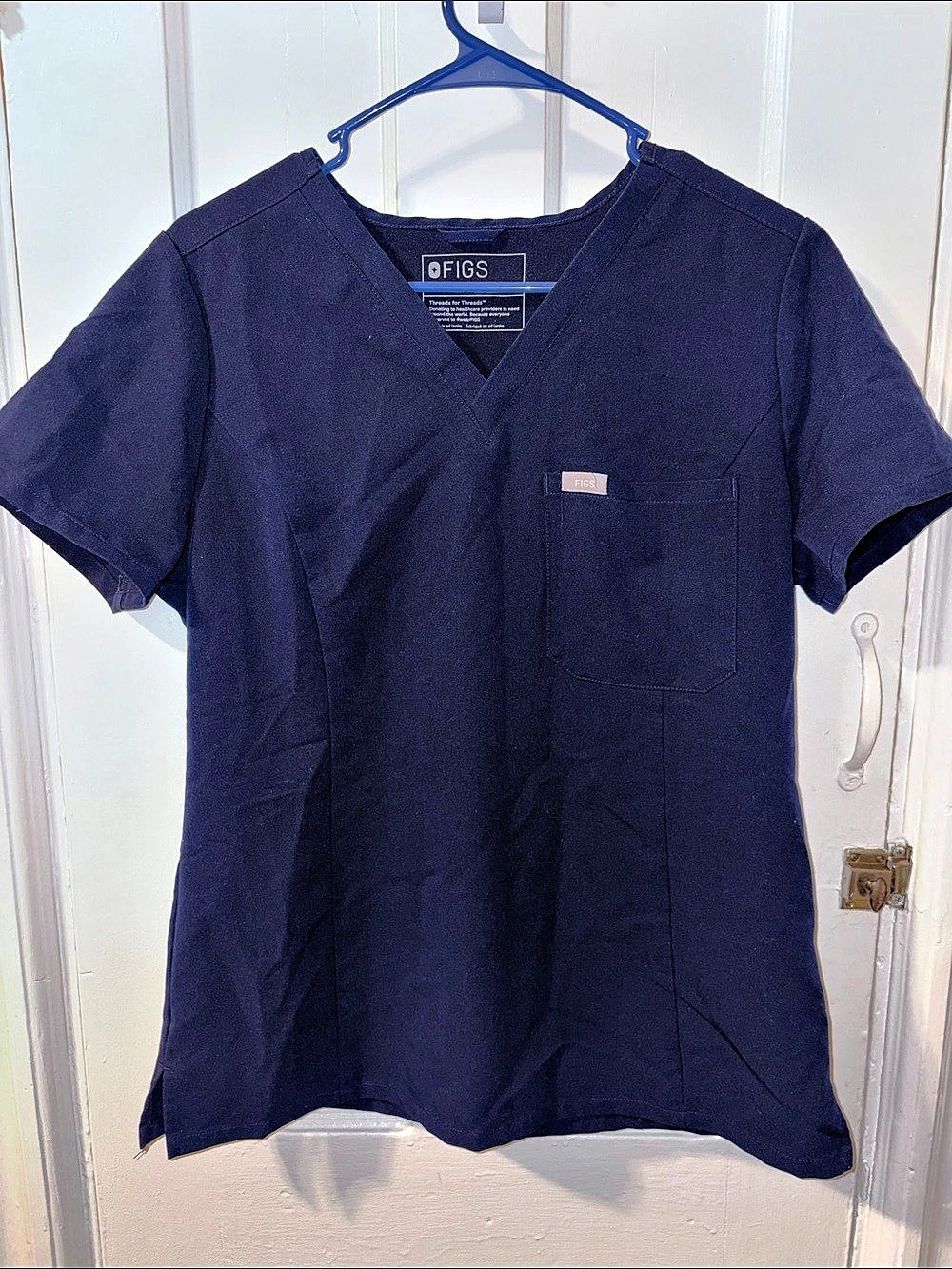 FIGS Technical Collection scrub top V-Neck Scrub Top in Navy Blue Size Medium Li